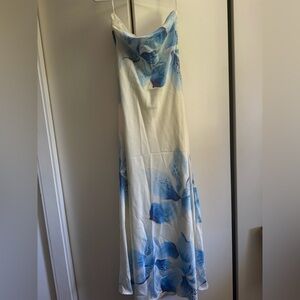 White with blue flowers - Hawaiian dress